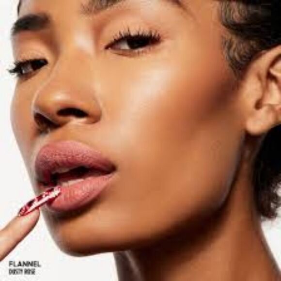 GXVE Liquid Lipstick in Flannel (Dusty Rose) by Gwen Stefani - Picture 5 of 12